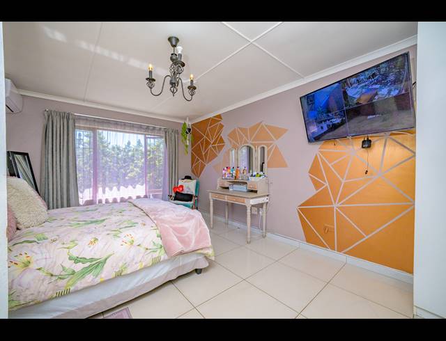 3 BEDROOM DUPLEX FOR SALE IN THE WOLDS